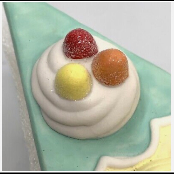 HALLMARK Cake TRINKET BOX LITTLE SLICE OF NICE “Congrats” New - Picture 9 of 12